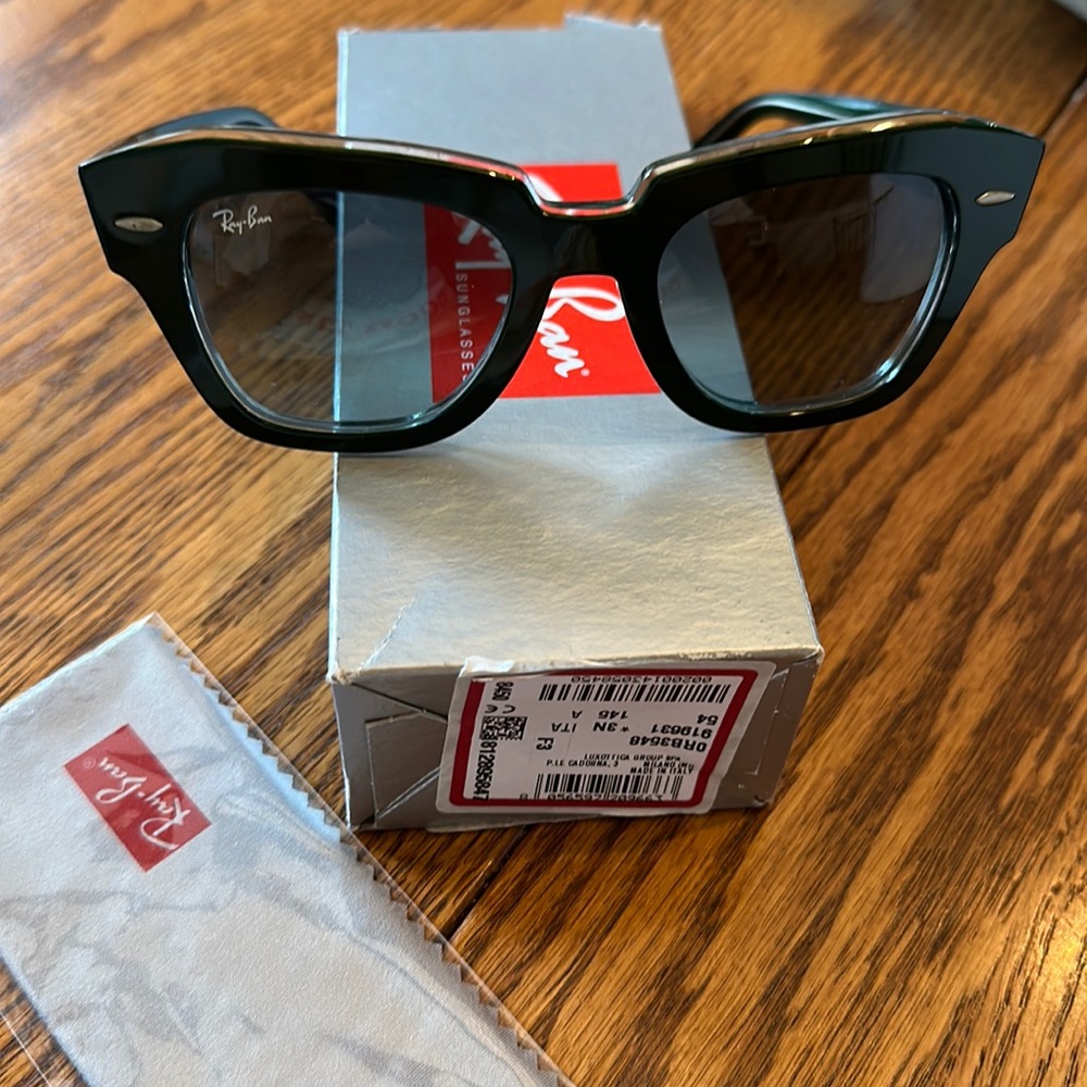 Rayban stateroom green. Worn once